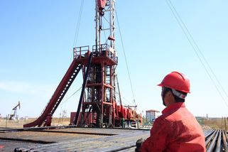 Američtí těžaři našli „mýdlo“ na ropu. Ze stejných vrtů dostávají až o 9 % více